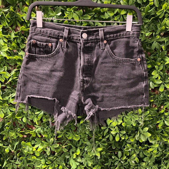 Levi's  501. Black Jean Shorts Distressed High-Waisted SIZE 27 - Picture 1 of 6